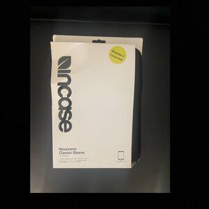 NWT* Incase Ipad Air Black Classic Sleeve
